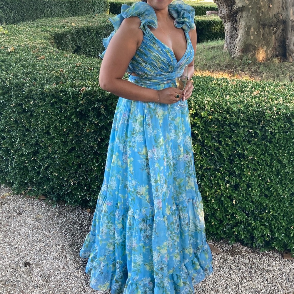 Mac Duggal. Worn 1 time. Floral pastel blue. Hemmed for 5’1 +4 inch heal.